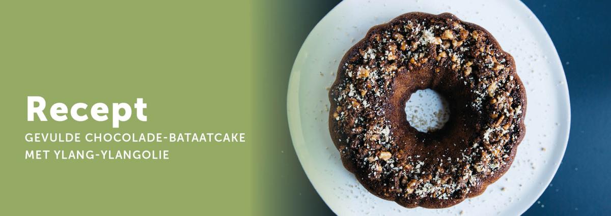 Recept: Gevulde chocolade-bataatcake met ylang-ylangolie